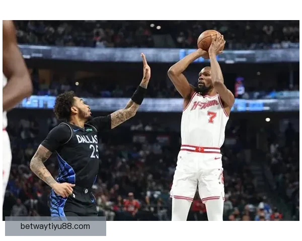 乌度卡称赞申京更果断冲击力强能有效减轻杜兰特负担